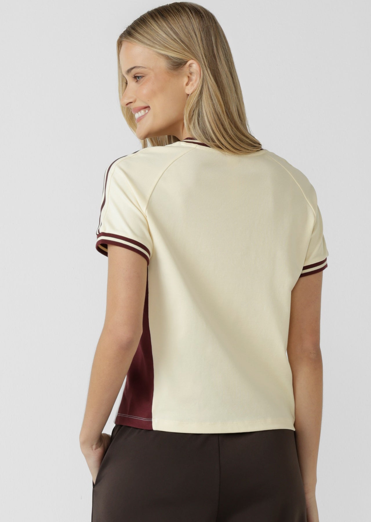 Lorna Jane Team Player V-Neck Slim T-Shirt - Vanilla Creme