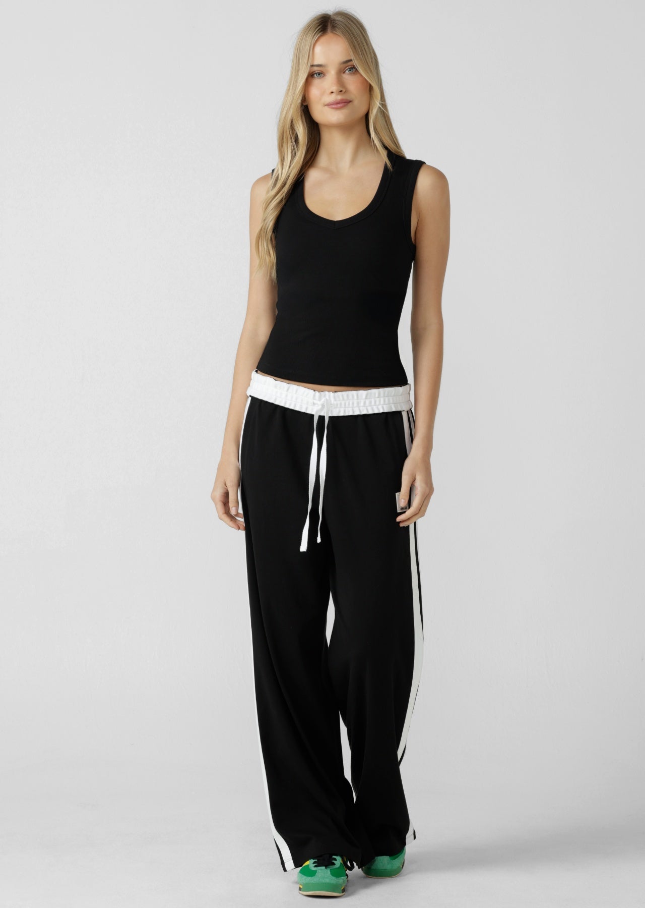 Lorna Jane Define Plunge Neck Tank - Black