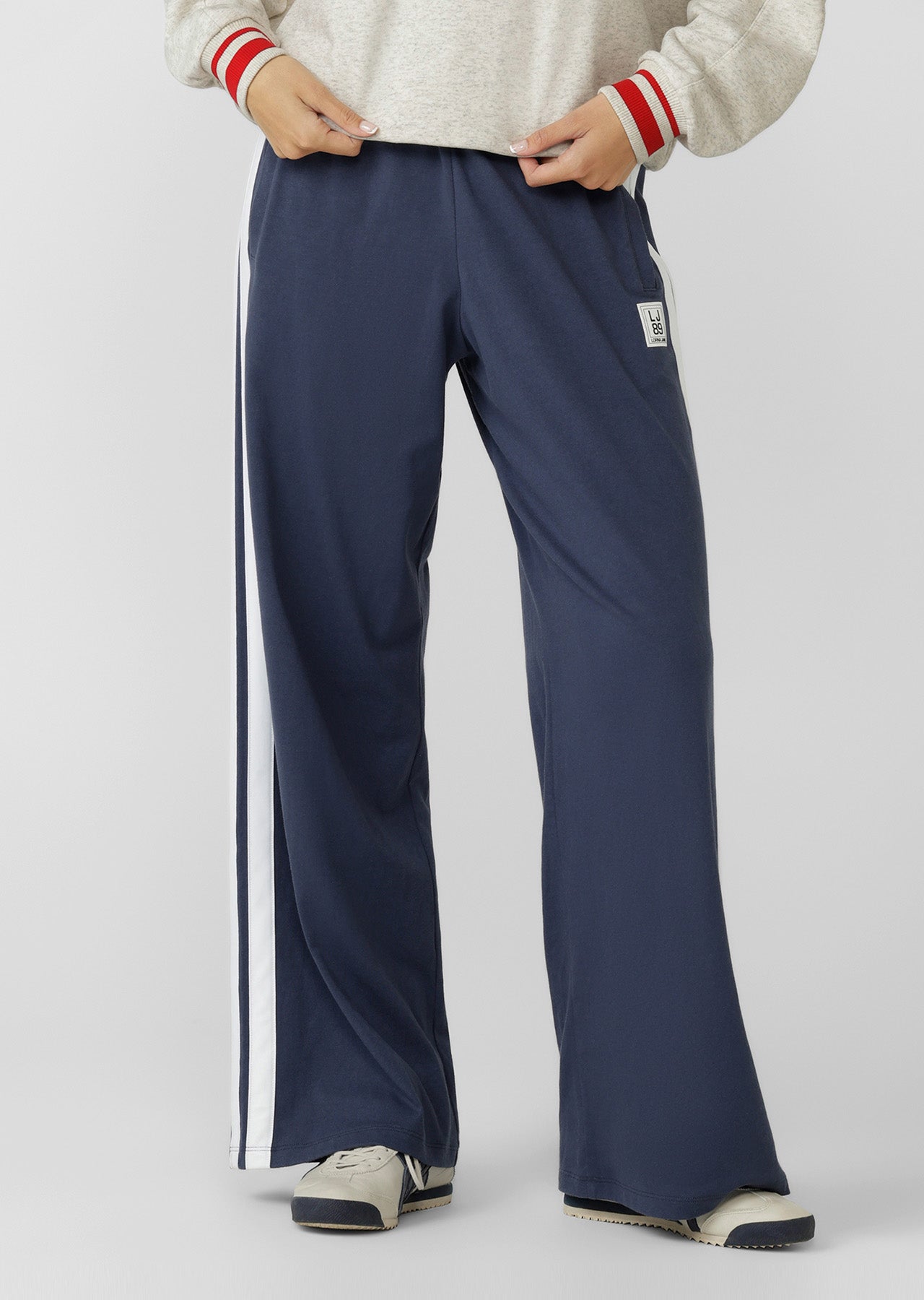 Clothing > Loungewear > Pants