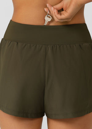 Lorna Jane Amy Stretch & Stride Pocket Run Shorts - Luxury Green