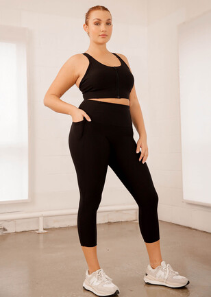 Lorna Jane Active - You can never have too much black in your wardrobe 🙌  @angelicahjones wears the Gym Bunny Seamless Top and Level Up Ankle Biter  Leggings. Shop these leggings with